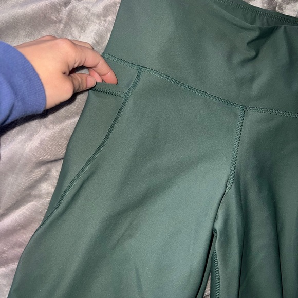 Old navy workout leggings - Picture 3 of 8